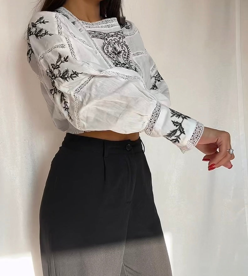 Langärmlige Bohemian-Bluse mit Stickerei