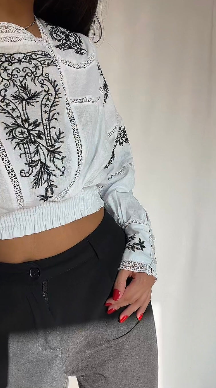 Langärmlige Bohemian-Bluse mit Stickerei