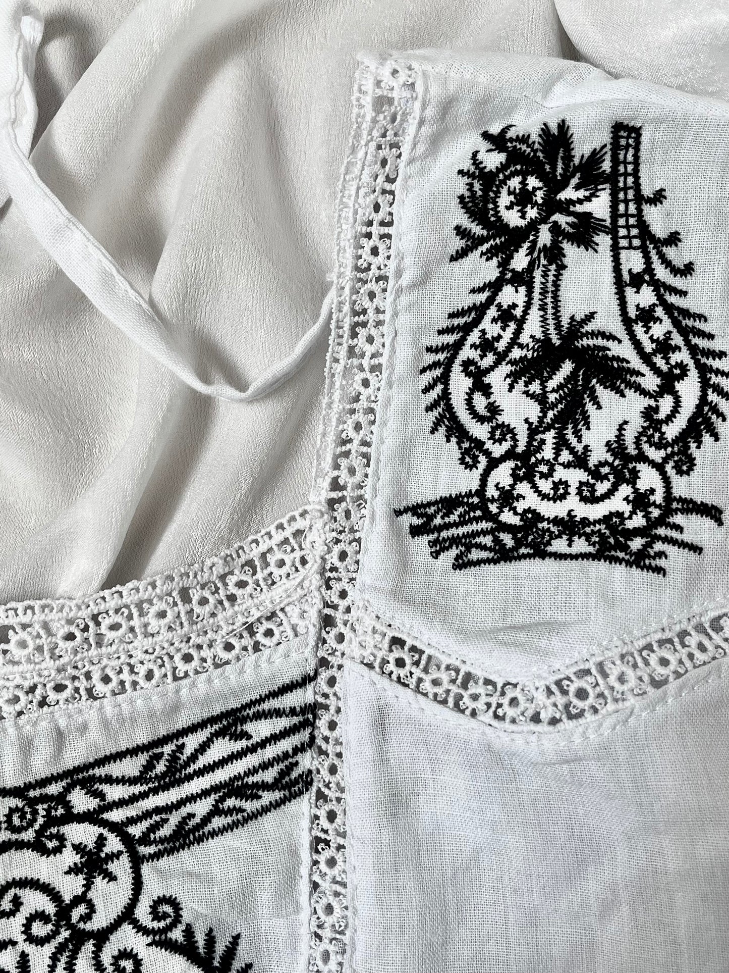 Langärmlige Bohemian-Bluse mit Stickerei